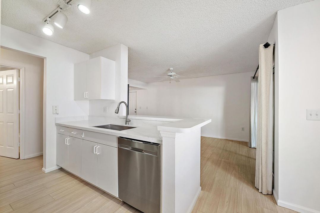 Activo con contrato: $229,000 (1 camas, 1 baños, 707 Pies cuadrados)