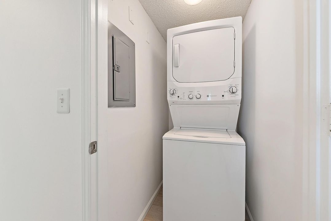 Activo con contrato: $229,000 (1 camas, 1 baños, 707 Pies cuadrados)