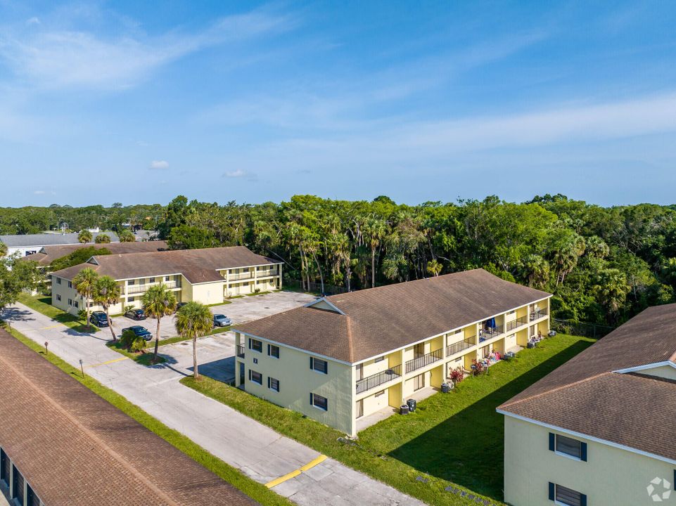 Recently Rented: $1,675 (2 beds, 1 baths, 870 Square Feet)