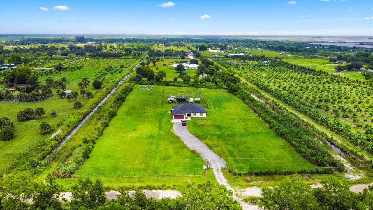 En Venta: $970,000 (4 camas, 2 baños, 2011 Pies cuadrados)