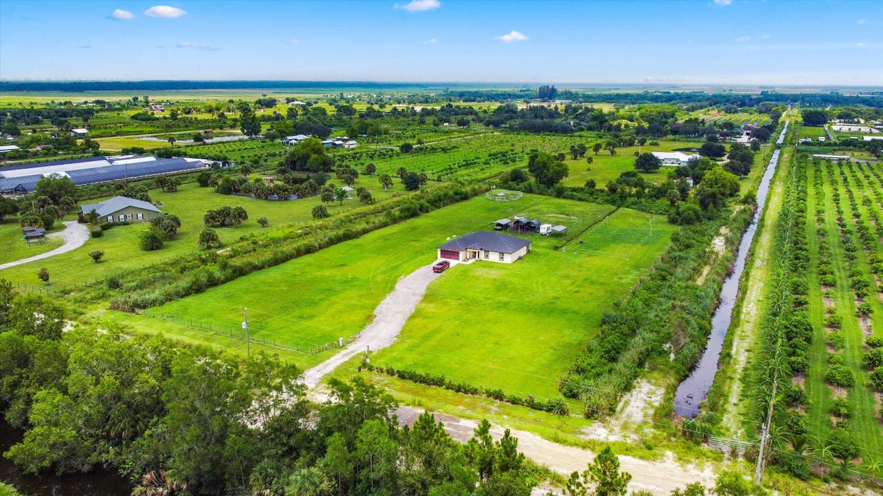 En Venta: $970,000 (4 camas, 2 baños, 2011 Pies cuadrados)