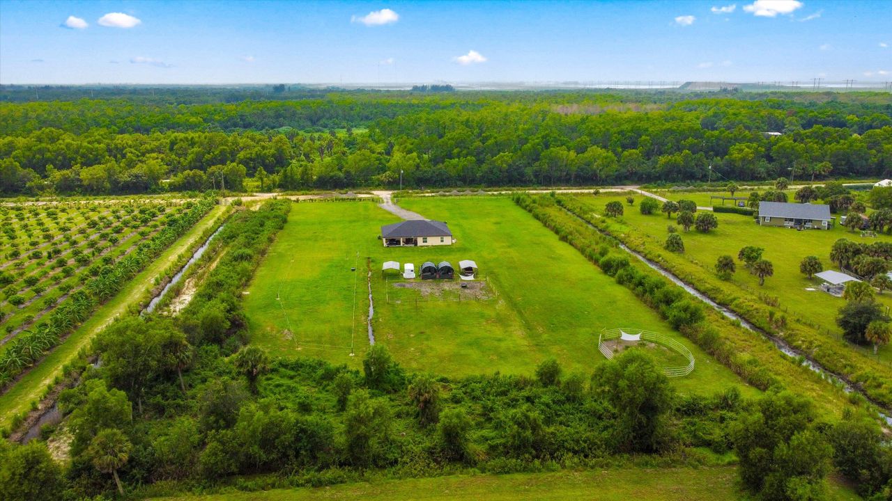 En Venta: $970,000 (4 camas, 2 baños, 2011 Pies cuadrados)