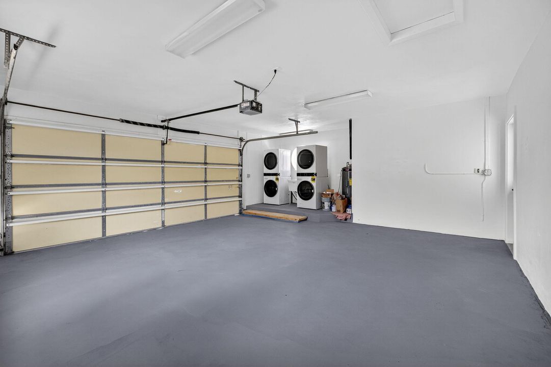 Activo con contrato: $4,500 (2 camas, 2 baños, 1040 Pies cuadrados)