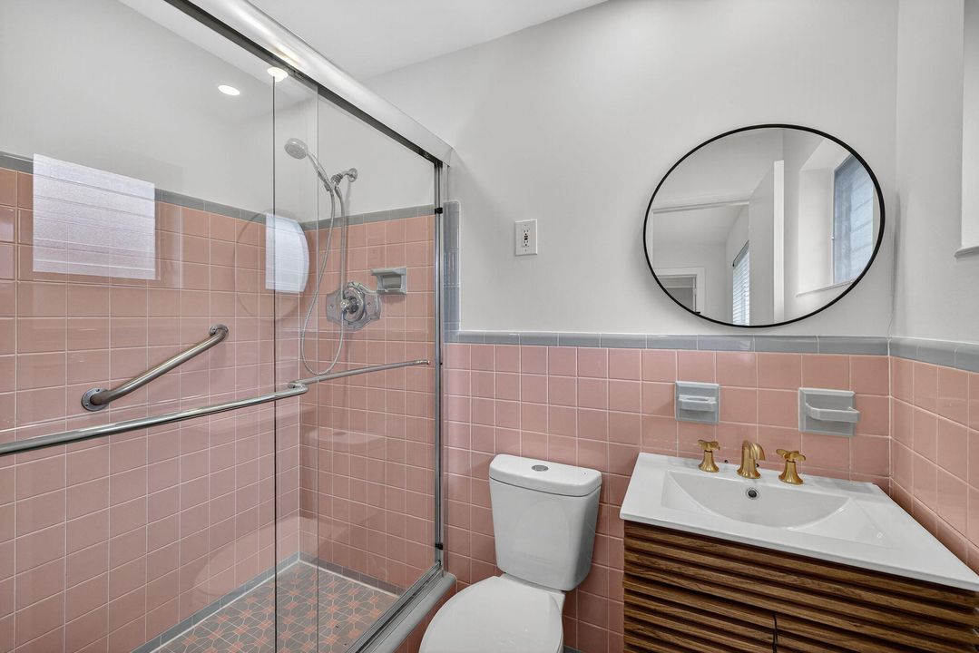 Activo con contrato: $4,500 (2 camas, 2 baños, 1040 Pies cuadrados)