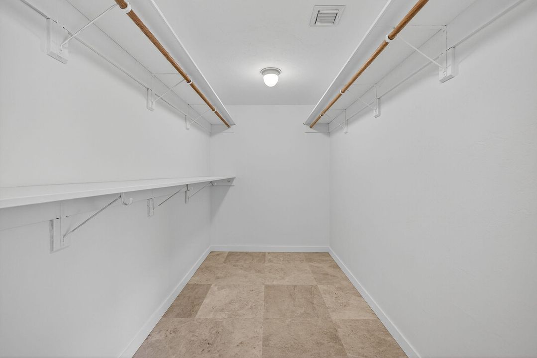 Activo con contrato: $4,500 (2 camas, 2 baños, 1040 Pies cuadrados)