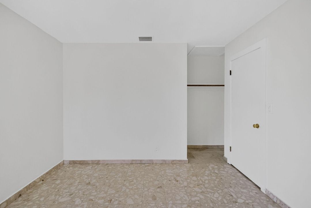 Activo con contrato: $4,500 (2 camas, 2 baños, 1040 Pies cuadrados)