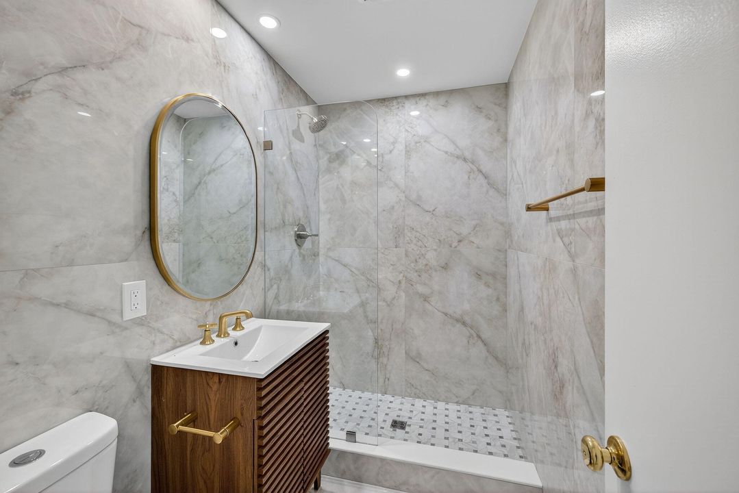 Activo con contrato: $4,500 (2 camas, 2 baños, 1040 Pies cuadrados)