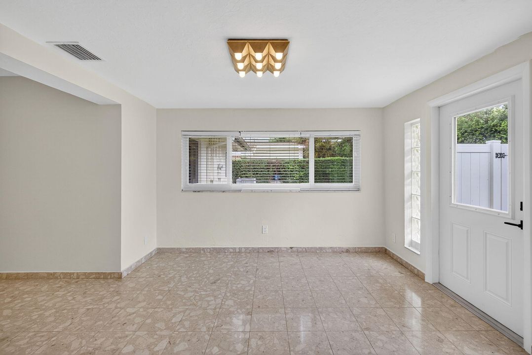 Activo con contrato: $4,500 (2 camas, 2 baños, 1040 Pies cuadrados)