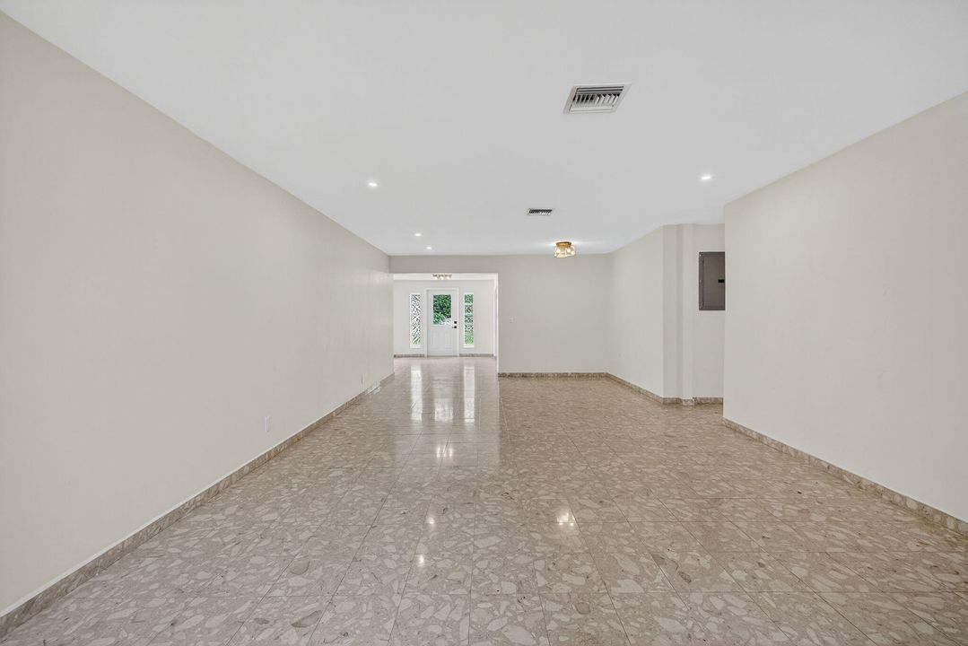 Activo con contrato: $4,500 (2 camas, 2 baños, 1040 Pies cuadrados)