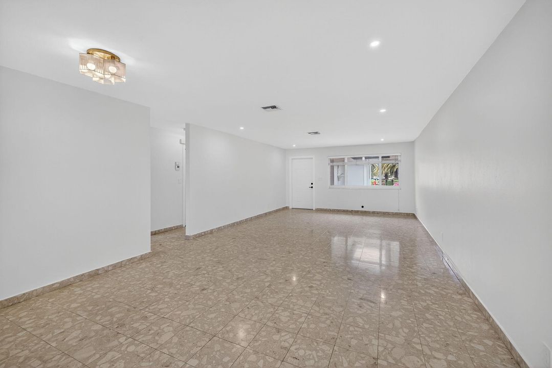 Activo con contrato: $4,500 (2 camas, 2 baños, 1040 Pies cuadrados)