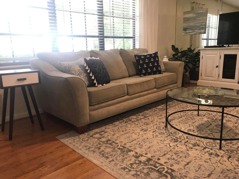 For Rent: $2,500 (2 beds, 2 baths, 1160 Square Feet)