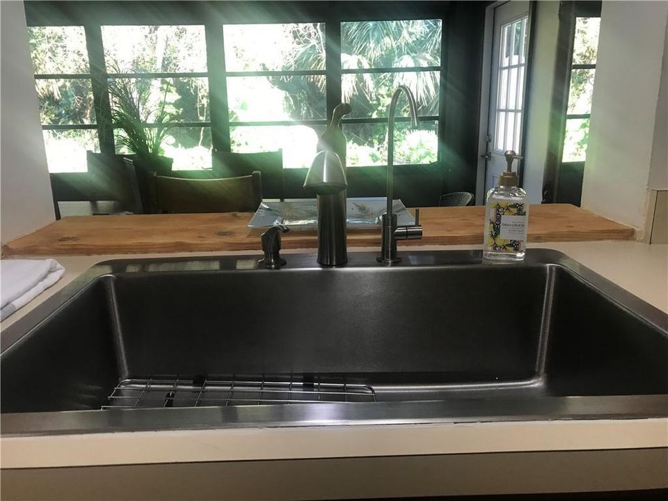 For Rent: $2,500 (2 beds, 2 baths, 1160 Square Feet)