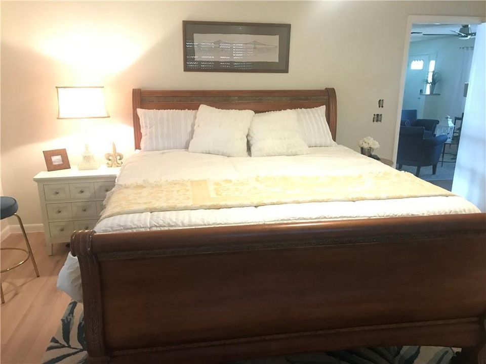 For Rent: $2,500 (2 beds, 2 baths, 1160 Square Feet)