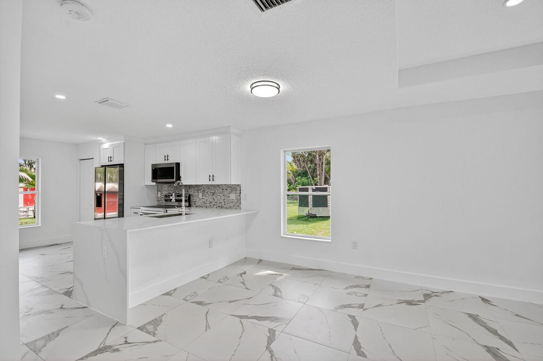 Activo con contrato: $520,000 (3 camas, 2 baños, 1432 Pies cuadrados)