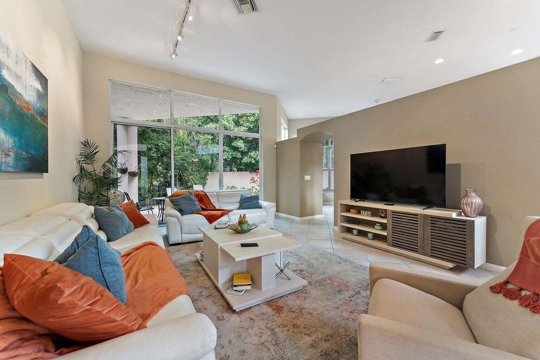 Active With Contract: $17,000 (3 beds, 2 baths, 1882 Square Feet)