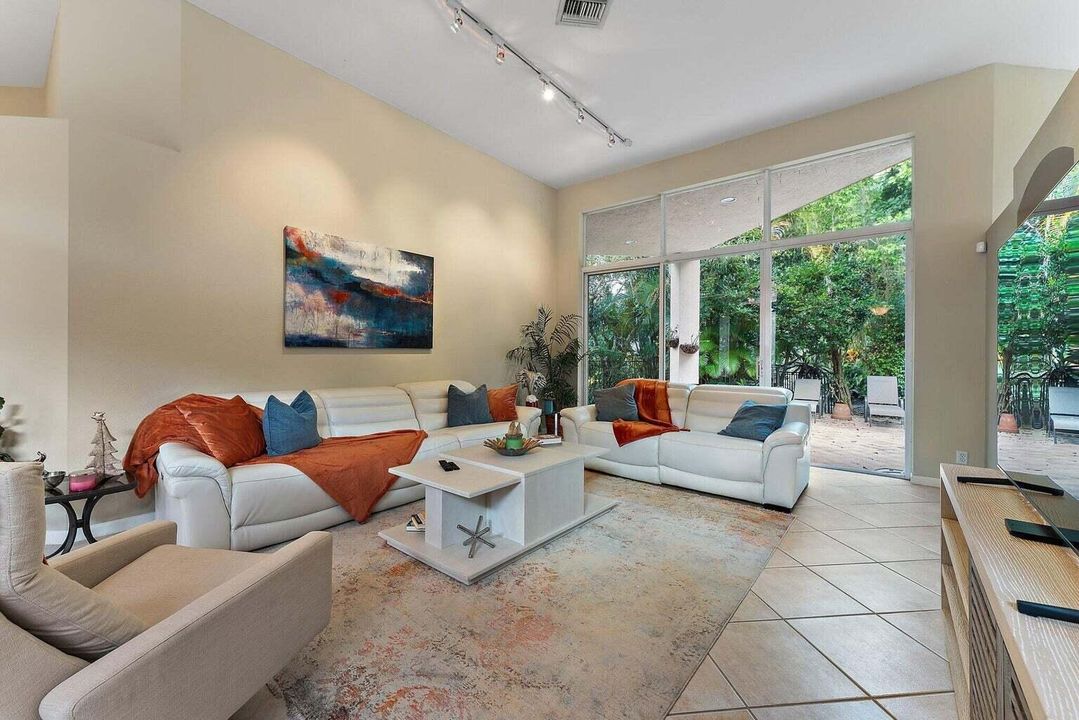 Active With Contract: $17,000 (3 beds, 2 baths, 1882 Square Feet)