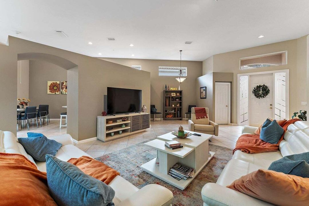 Active With Contract: $17,000 (3 beds, 2 baths, 1882 Square Feet)