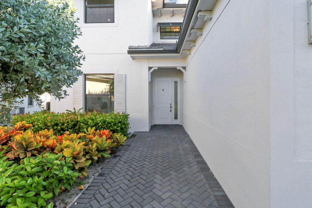 Active With Contract: $1,250,000 (3 beds, 3 baths, 3258 Square Feet)