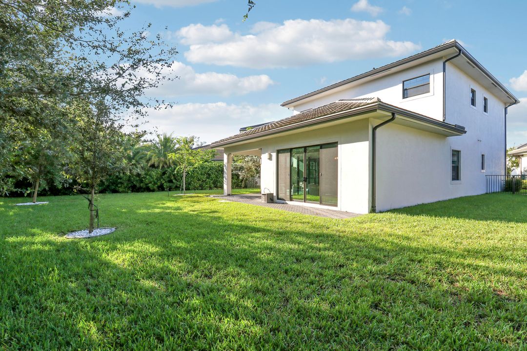 Active With Contract: $1,250,000 (3 beds, 3 baths, 3258 Square Feet)