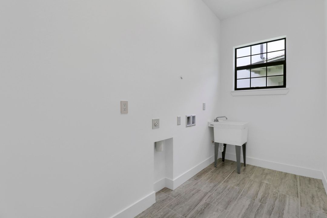 Active With Contract: $1,250,000 (3 beds, 3 baths, 3258 Square Feet)