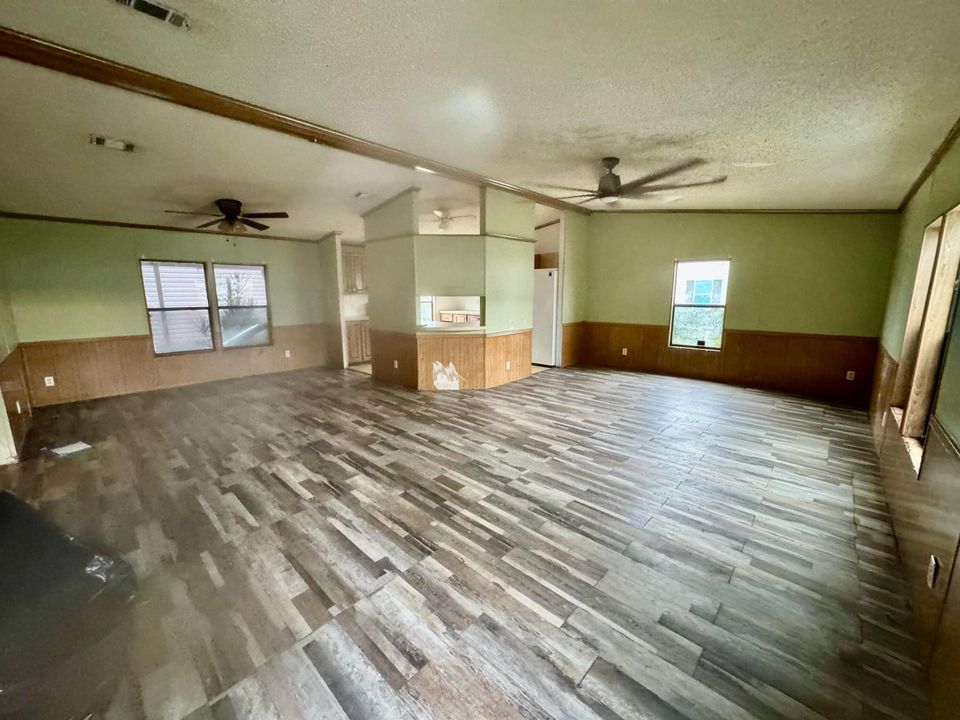 Active With Contract: $89,999 (3 beds, 2 baths, 1200 Square Feet)