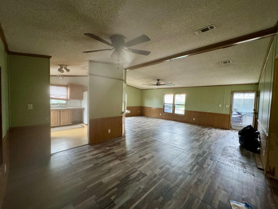 Active With Contract: $89,999 (3 beds, 2 baths, 1200 Square Feet)