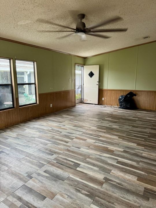 Active With Contract: $89,999 (3 beds, 2 baths, 1200 Square Feet)