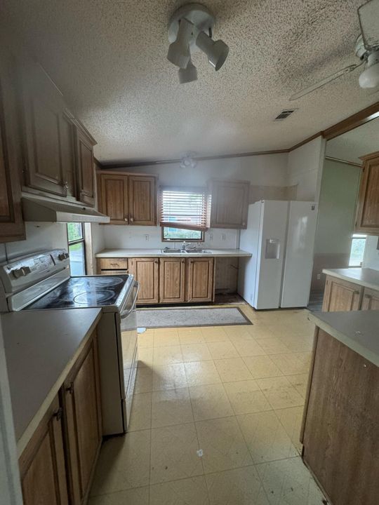 Active With Contract: $89,999 (3 beds, 2 baths, 1200 Square Feet)