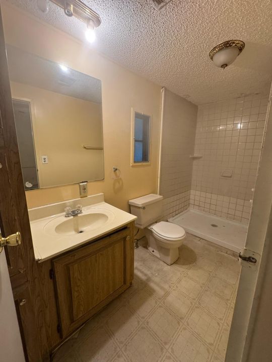 Active With Contract: $89,999 (3 beds, 2 baths, 1200 Square Feet)