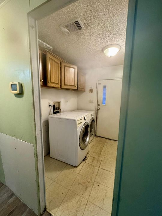 Active With Contract: $89,999 (3 beds, 2 baths, 1200 Square Feet)