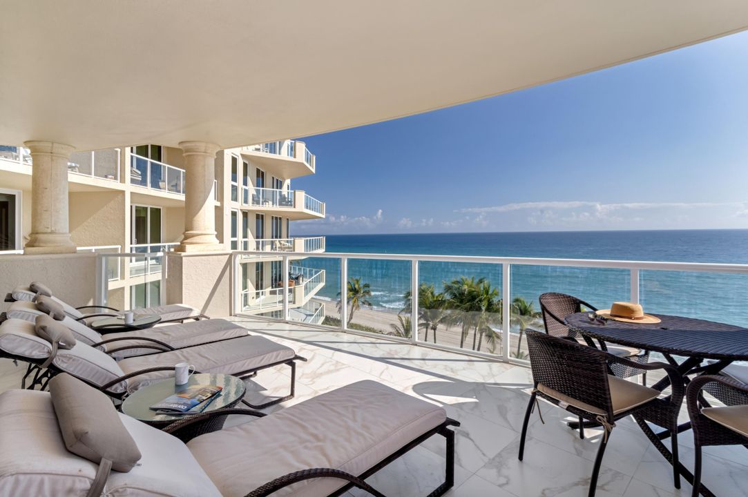 Active With Contract: $3,595,000 (3 beds, 4 baths, 3562 Square Feet)