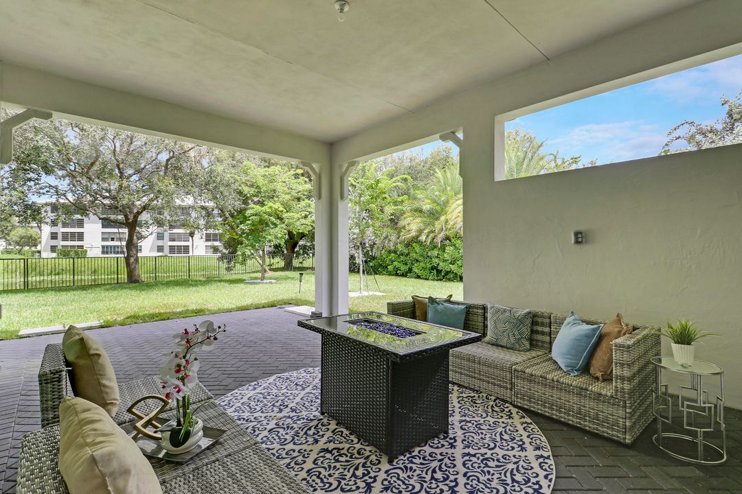 Active With Contract: $1,250,000 (3 beds, 3 baths, 3258 Square Feet)