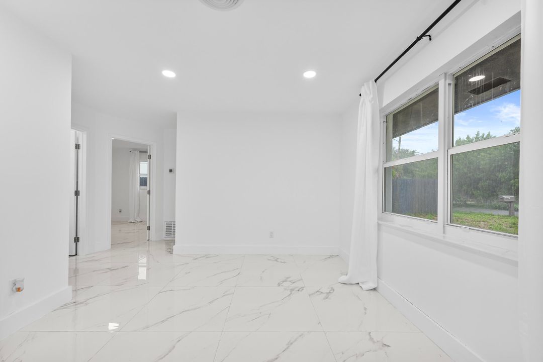 For Sale: $399,000 (3 beds, 2 baths, 1106 Square Feet)