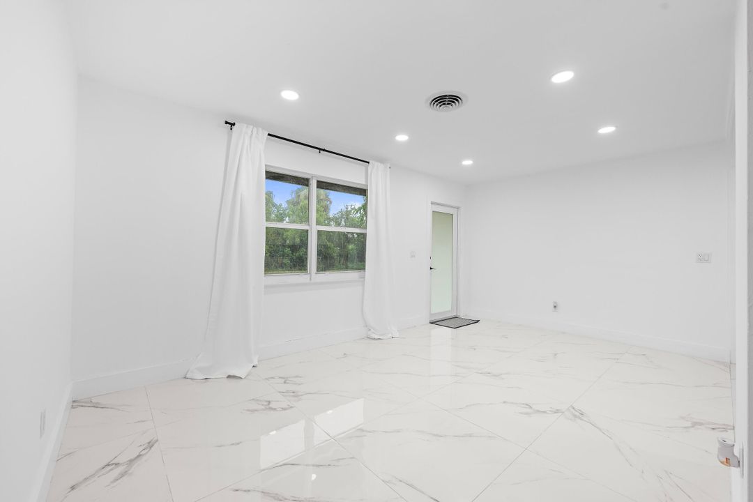 For Sale: $399,000 (3 beds, 2 baths, 1106 Square Feet)