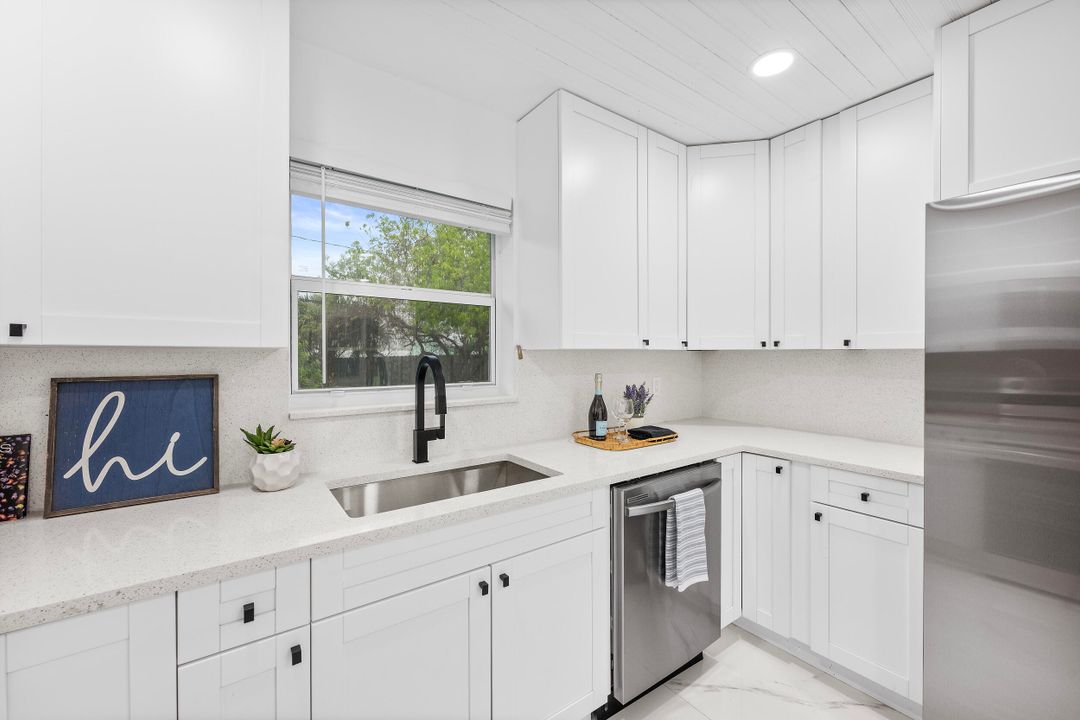 For Sale: $399,000 (3 beds, 2 baths, 1106 Square Feet)