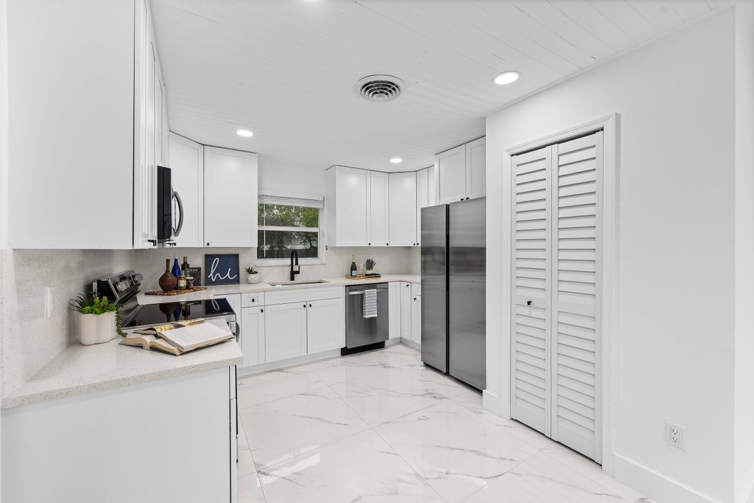 For Sale: $399,000 (3 beds, 2 baths, 1106 Square Feet)