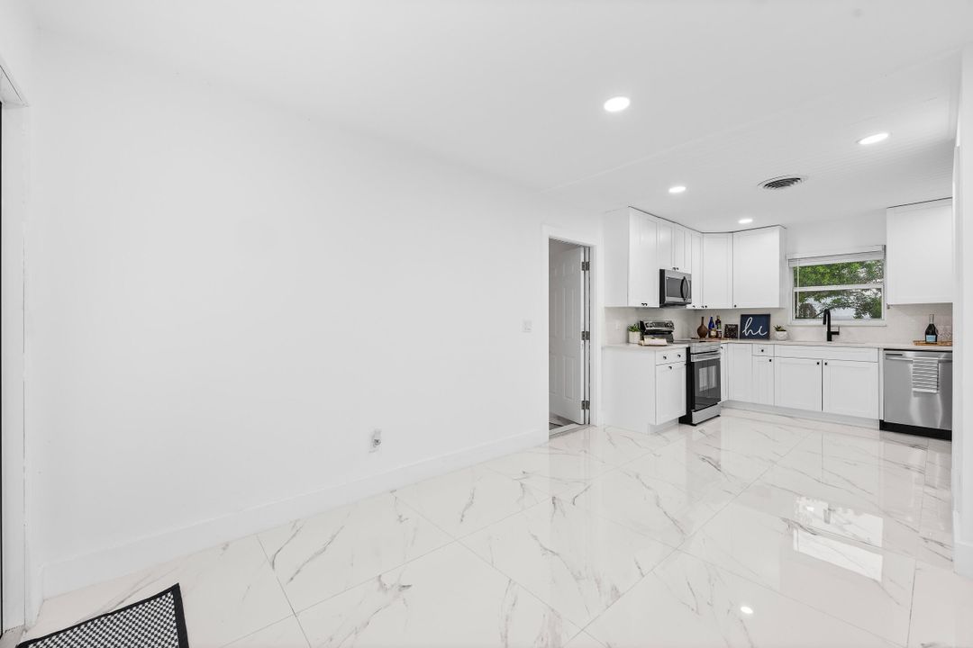 For Sale: $399,000 (3 beds, 2 baths, 1106 Square Feet)