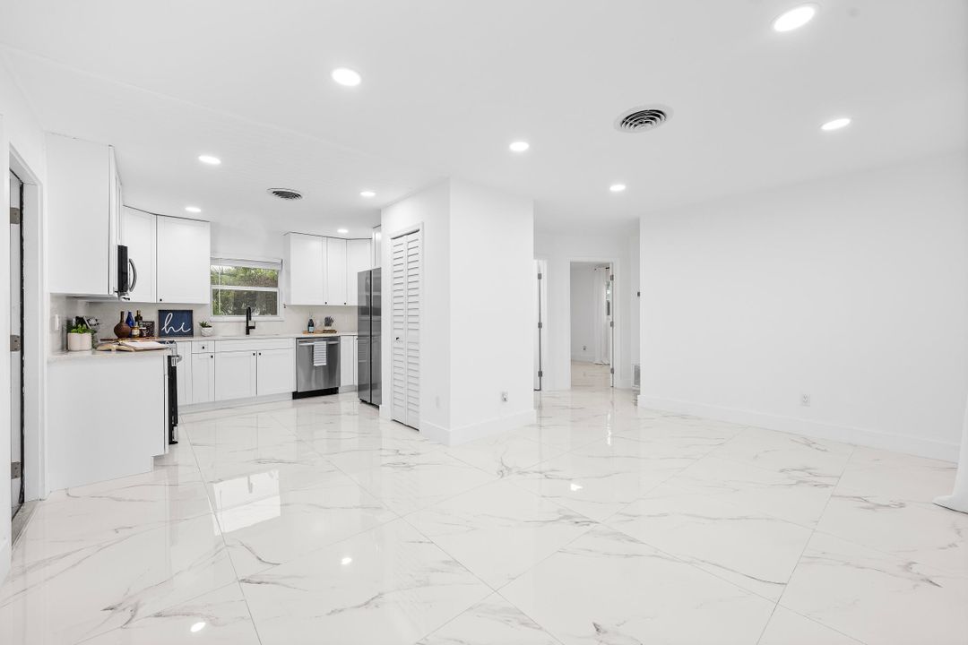 For Sale: $399,000 (3 beds, 2 baths, 1106 Square Feet)