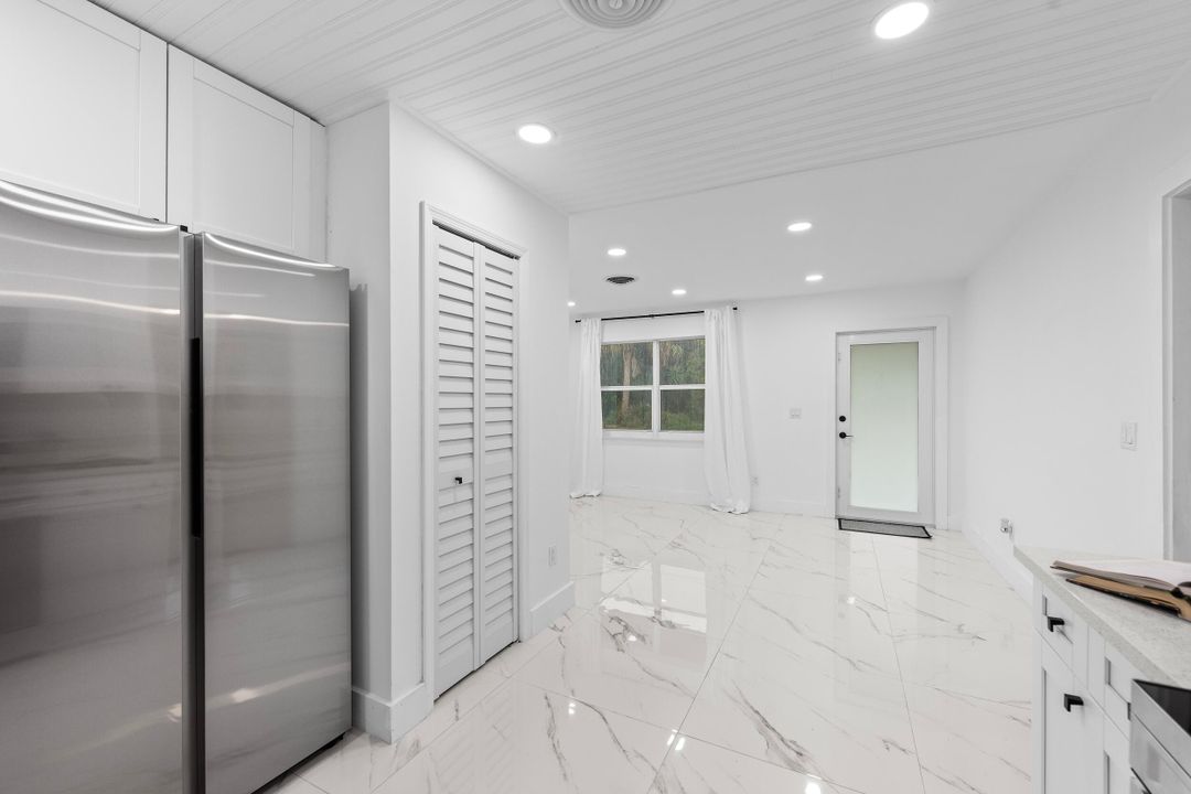 For Sale: $399,000 (3 beds, 2 baths, 1106 Square Feet)