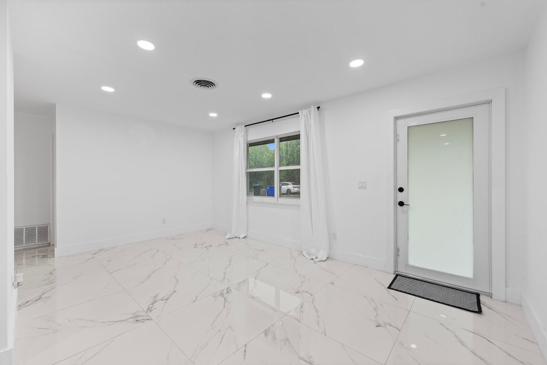 For Sale: $399,000 (3 beds, 2 baths, 1106 Square Feet)