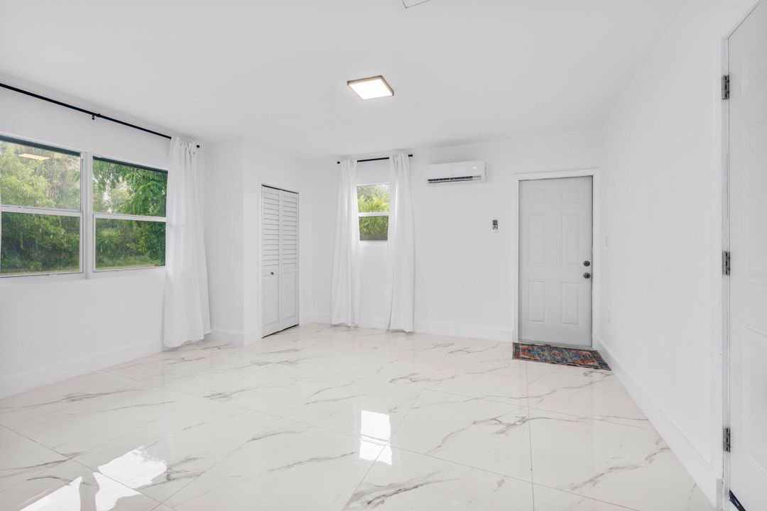 For Sale: $399,000 (3 beds, 2 baths, 1106 Square Feet)
