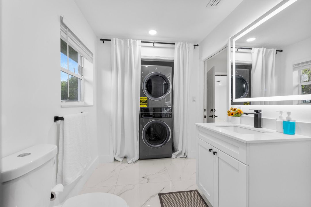 For Sale: $399,000 (3 beds, 2 baths, 1106 Square Feet)