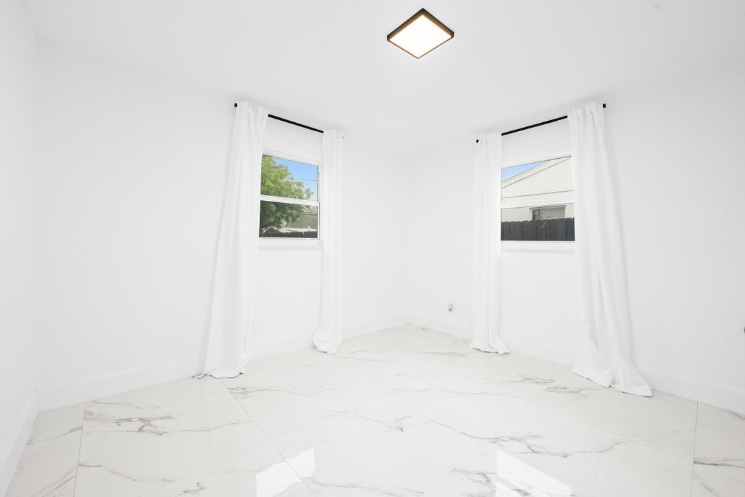 For Sale: $399,000 (3 beds, 2 baths, 1106 Square Feet)