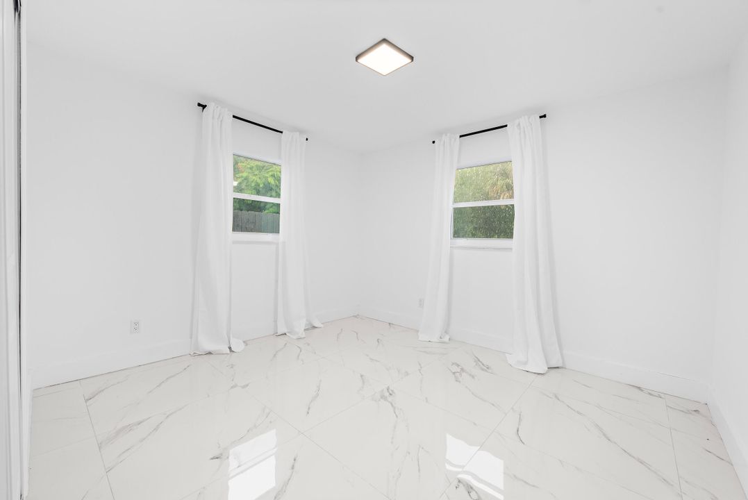 For Sale: $399,000 (3 beds, 2 baths, 1106 Square Feet)