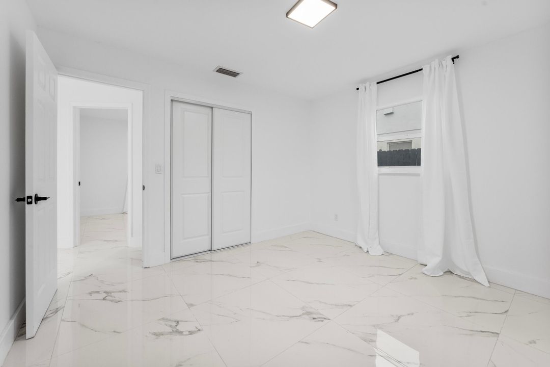 For Sale: $399,000 (3 beds, 2 baths, 1106 Square Feet)