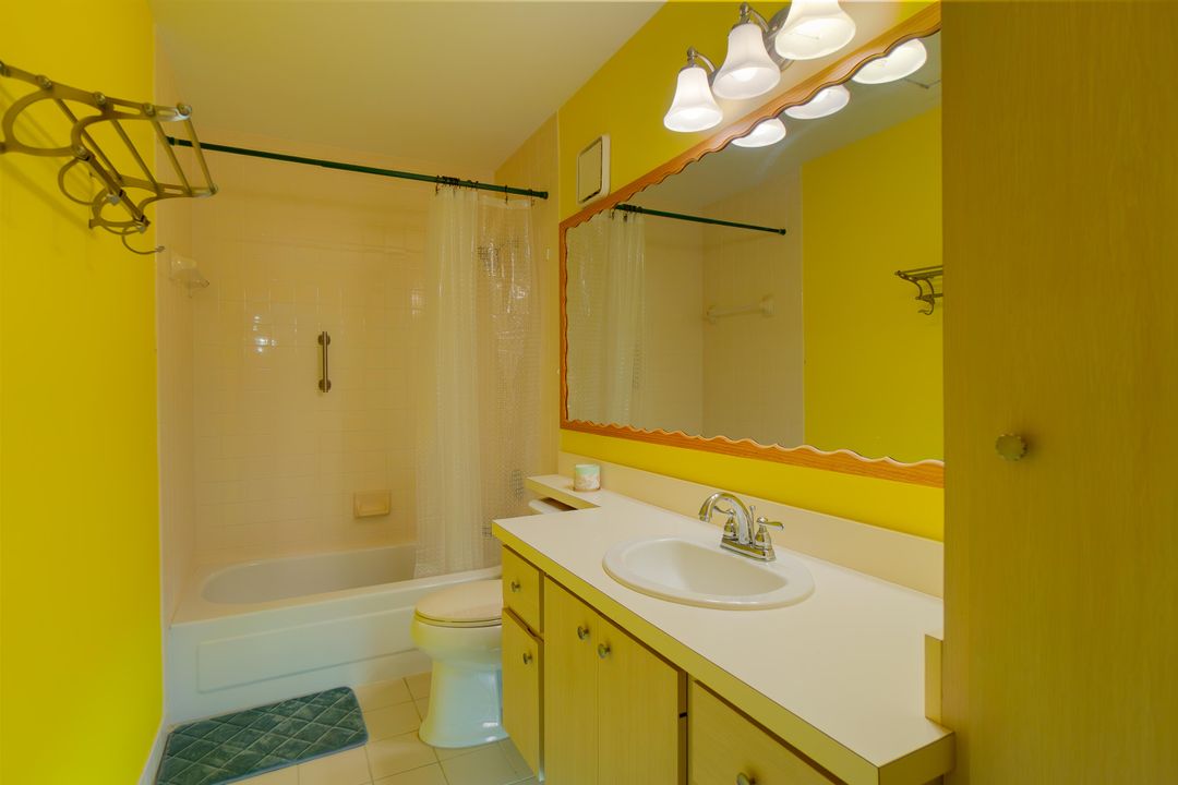 合同活跃: $299,900 (2 贝兹, 2 浴室, 1398 平方英尺)