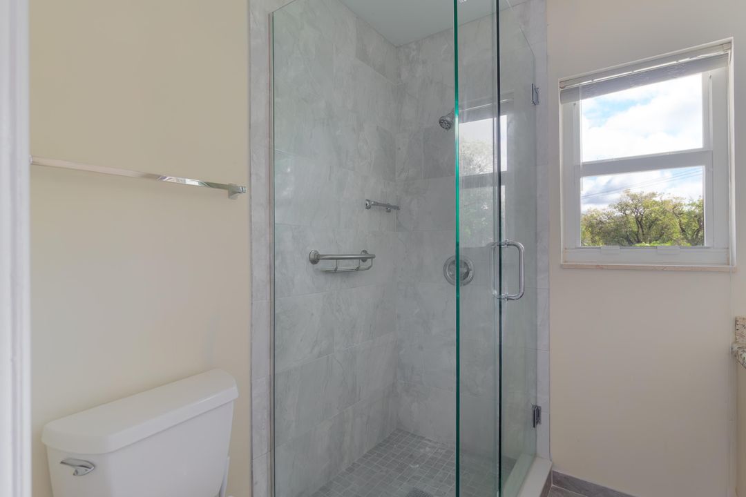 合同活跃: $299,900 (2 贝兹, 2 浴室, 1398 平方英尺)