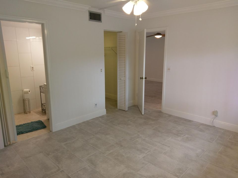 Под контрактом: $1,950 (2 спален, 2 ванн, 924 Квадратных фут)