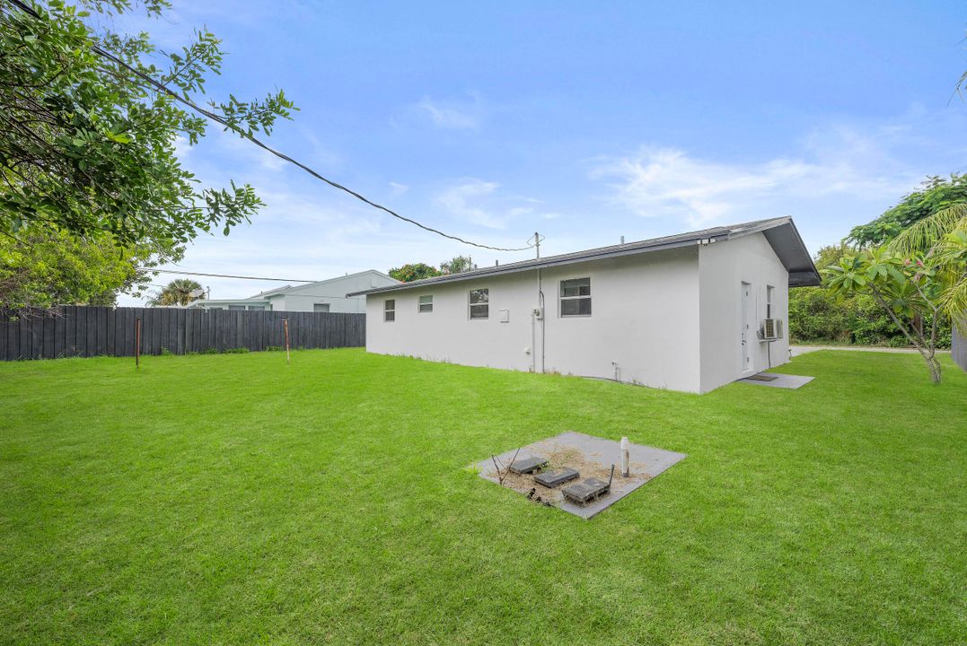 For Sale: $399,000 (3 beds, 2 baths, 1106 Square Feet)