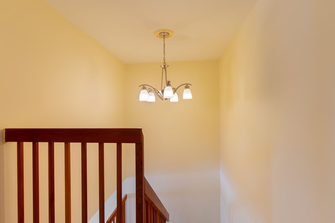 合同活跃: $299,900 (2 贝兹, 2 浴室, 1398 平方英尺)